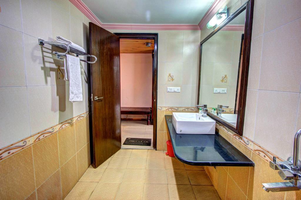 Hotel The Himachal Inn Manali  Bagian luar foto